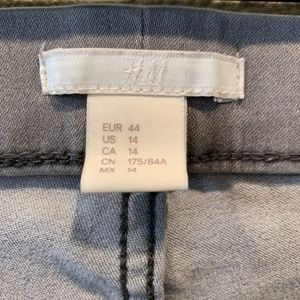 H&M Jeans - H&M gray Skinny Jeggings Size 14 H&M Jeans - H&M gray Skinny Jeggings Size 14